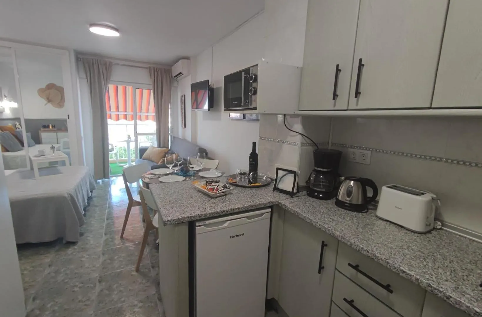 Grace Pool Apartment 베날마데나코스타